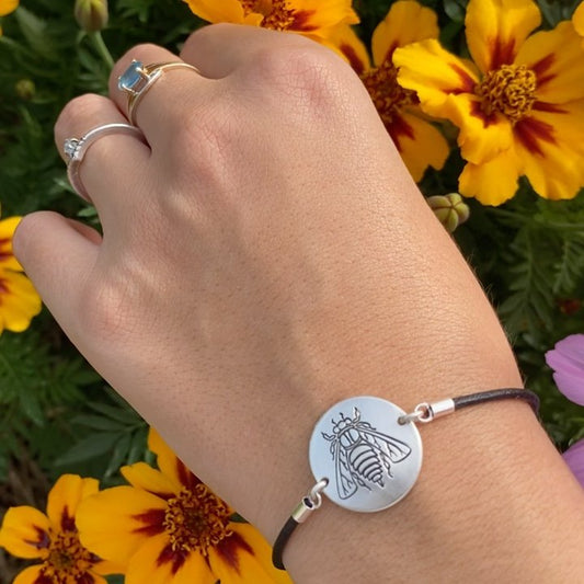 Bracelet avec médaillon en argent Permaterra gravé d'une abeille